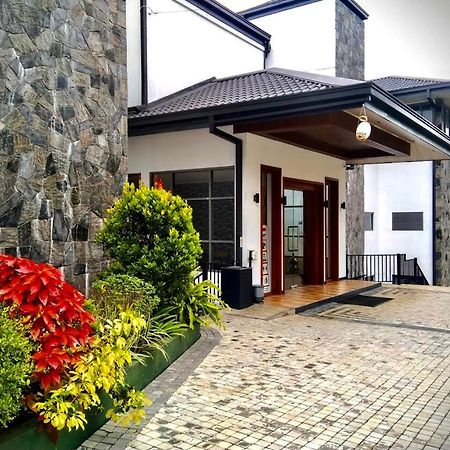 Riverbank Resort Гампола Экстерьер фото