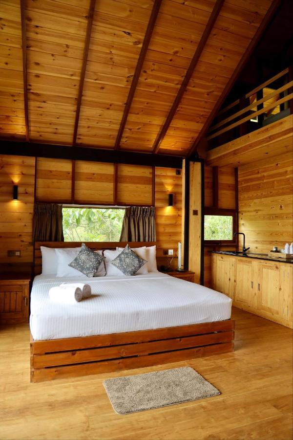 Riverbank Resort Гампола Экстерьер фото