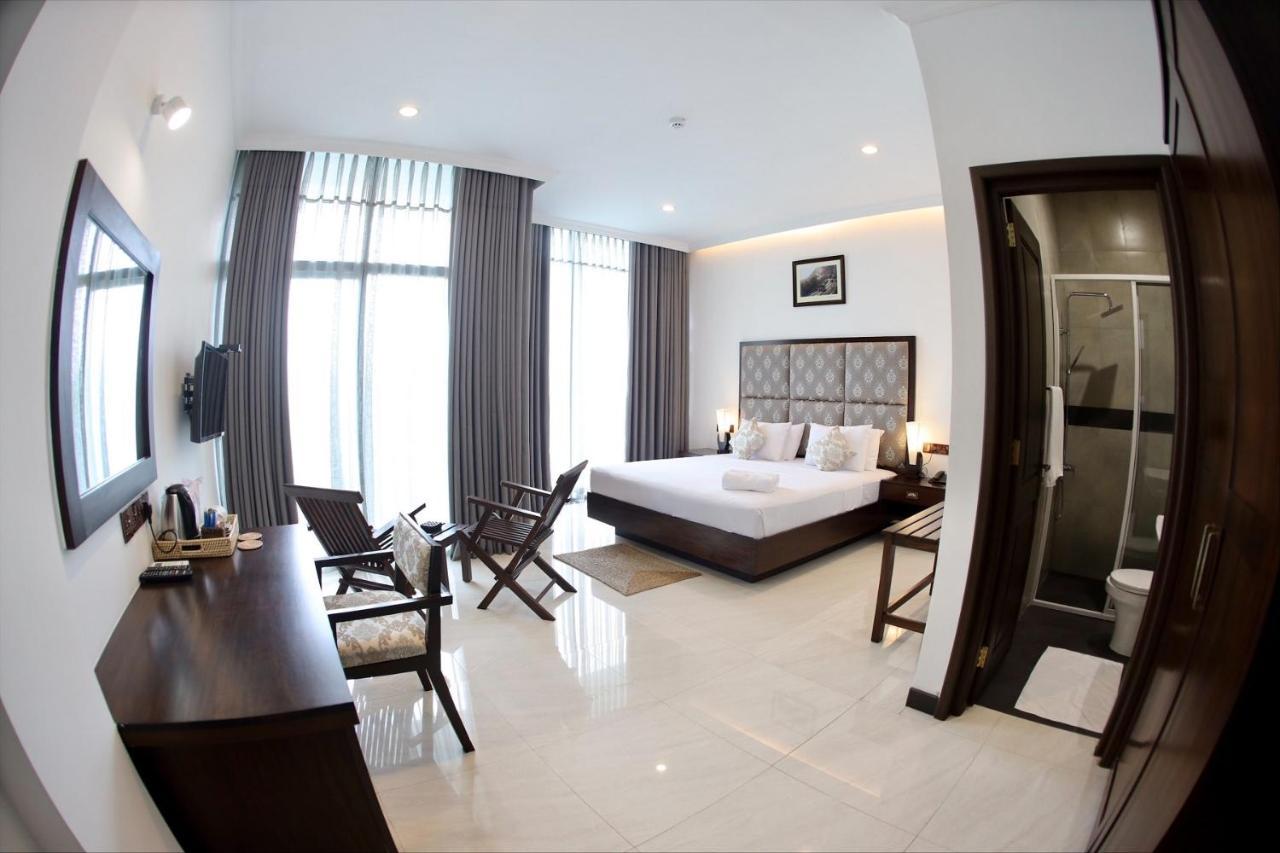 Riverbank Resort Гампола Экстерьер фото