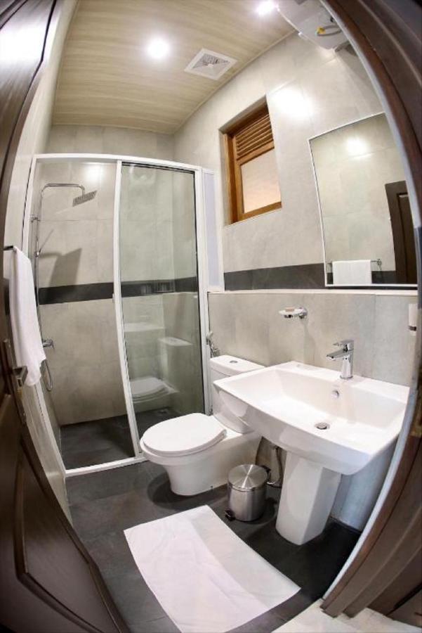 Riverbank Resort Гампола Экстерьер фото