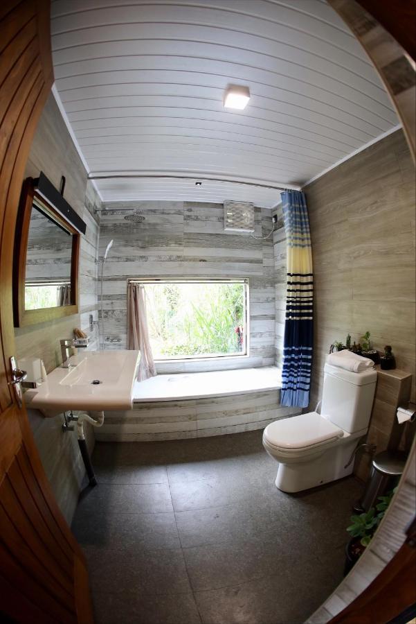 Riverbank Resort Гампола Экстерьер фото
