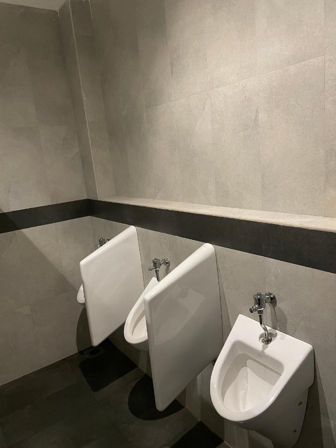 Riverbank Resort Гампола Экстерьер фото