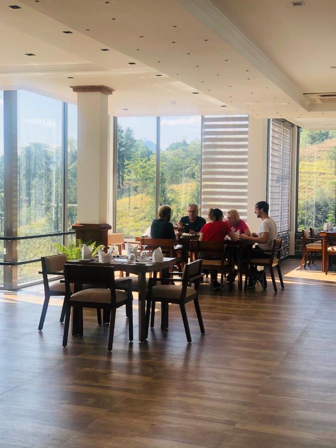 Riverbank Resort Гампола Экстерьер фото