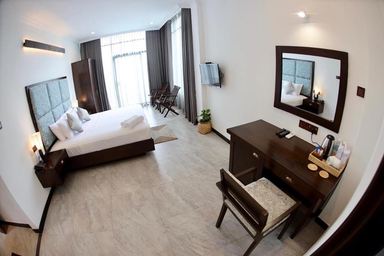 Riverbank Resort Гампола Экстерьер фото