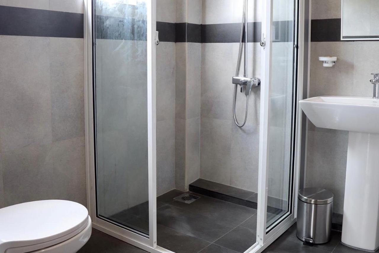 Riverbank Resort Гампола Экстерьер фото