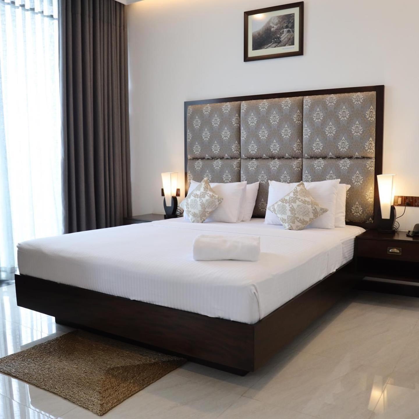 Riverbank Resort Гампола Экстерьер фото
