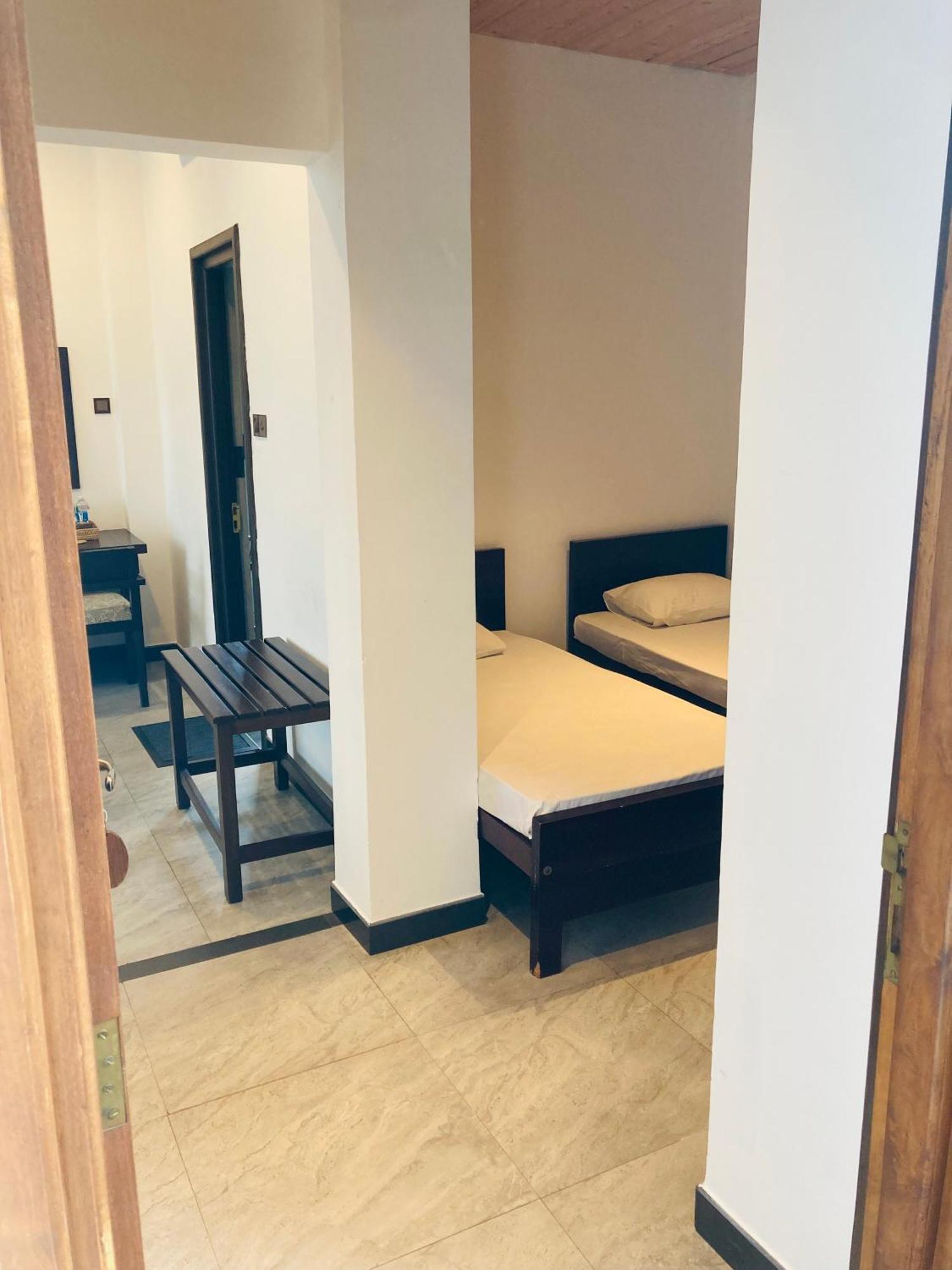 Riverbank Resort Гампола Экстерьер фото