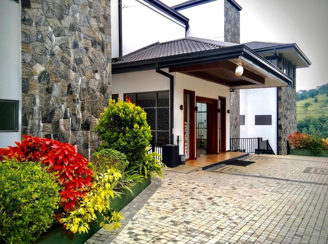 Riverbank Resort Гампола Экстерьер фото