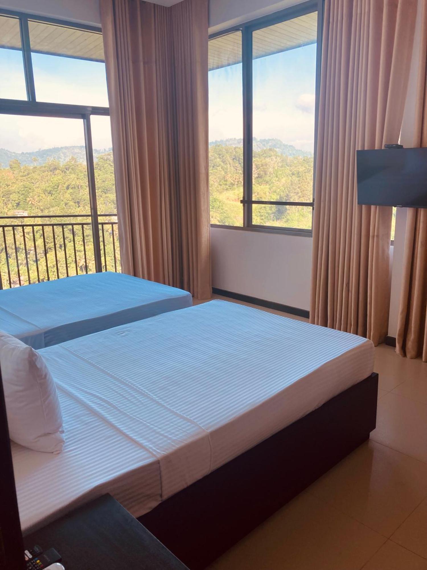 Riverbank Resort Гампола Экстерьер фото