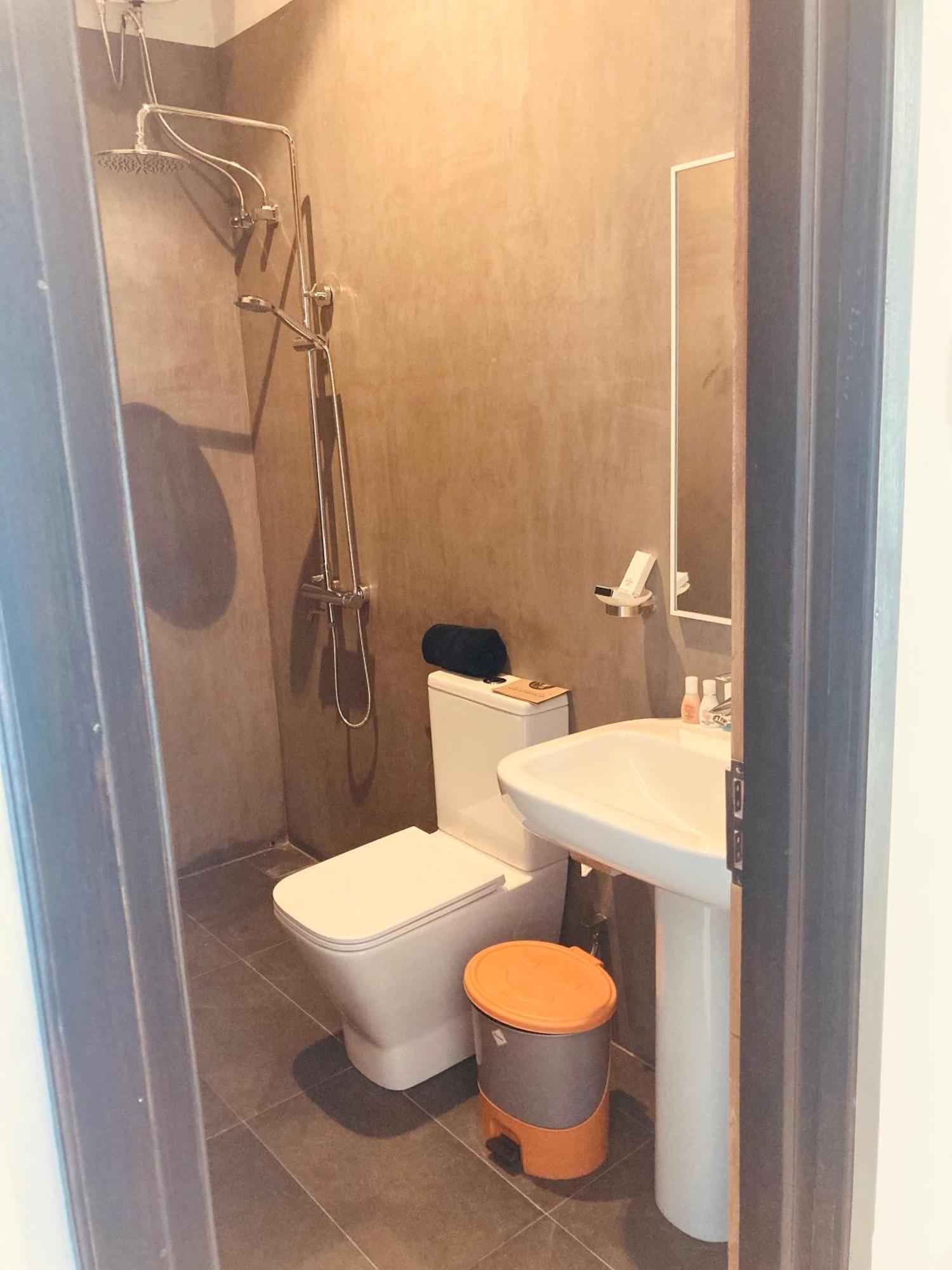 Riverbank Resort Гампола Экстерьер фото