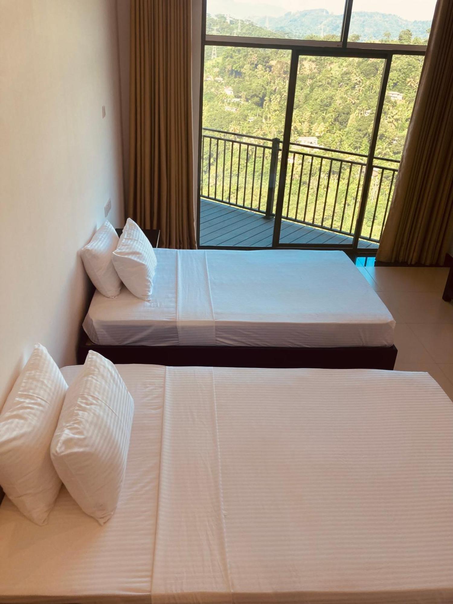 Riverbank Resort Гампола Экстерьер фото