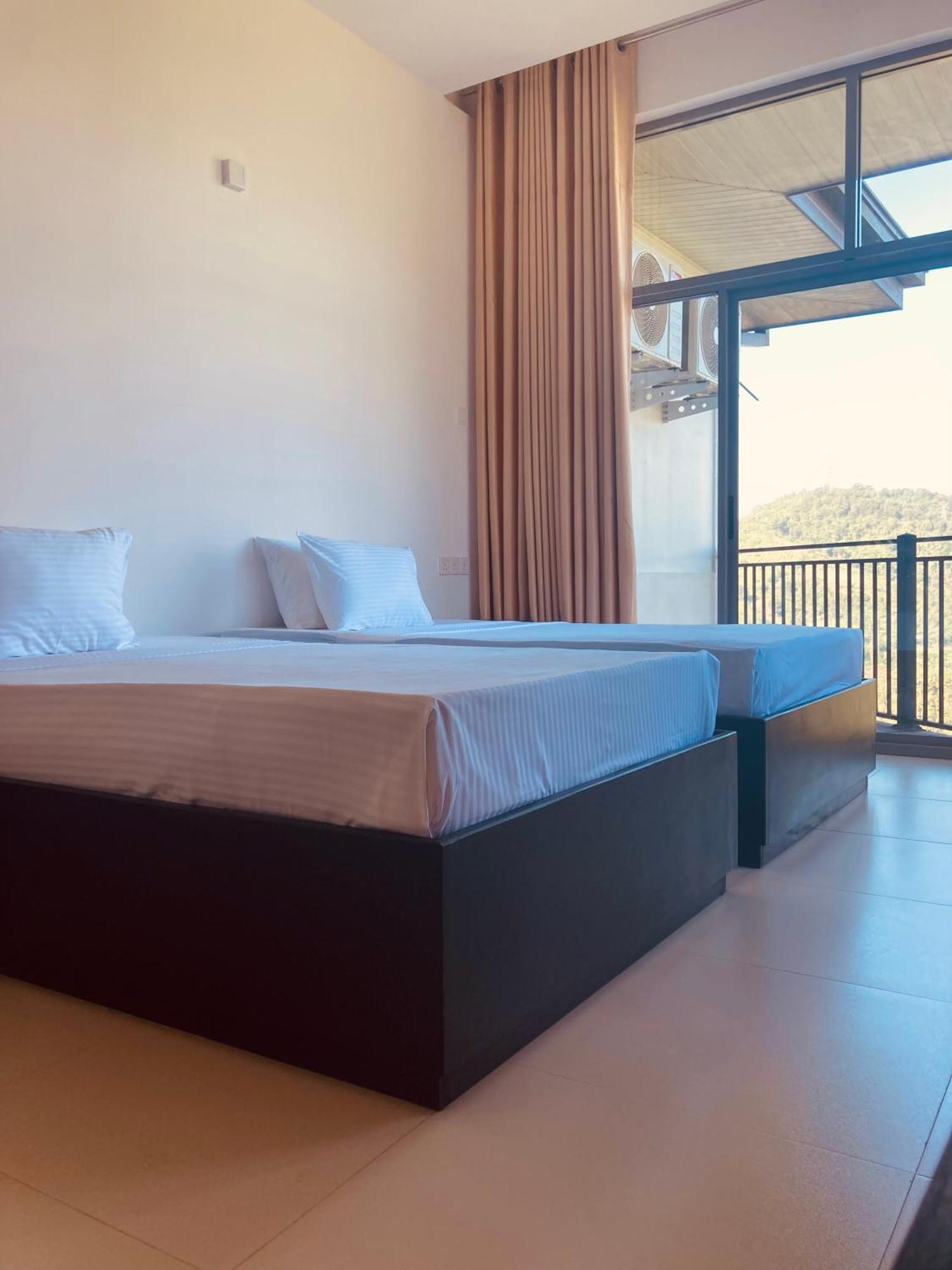 Riverbank Resort Гампола Экстерьер фото