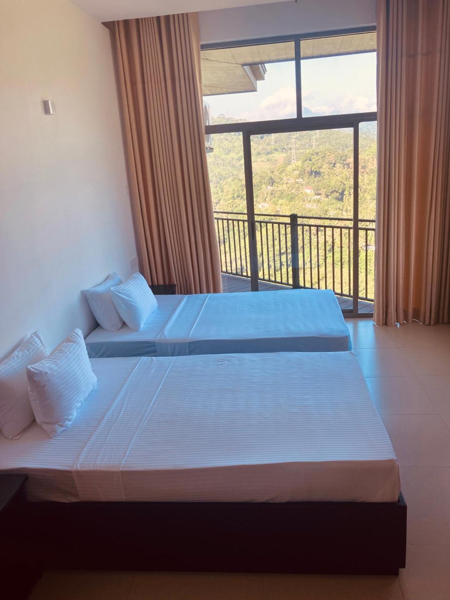 Riverbank Resort Гампола Экстерьер фото